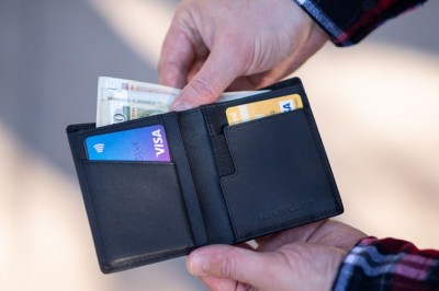 Кредит срещу лична карта: Разграничаване на митовете и реалността