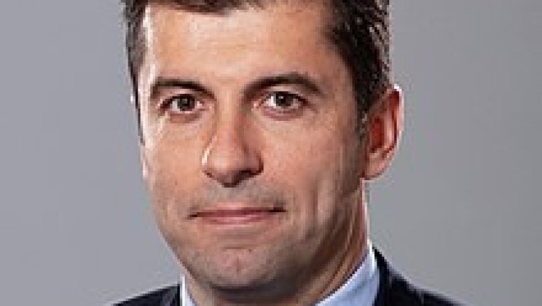 Ще успее ли примиерът Петков да събере мнозинство в парламента?