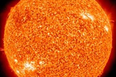 Огромна структура на повърхността на Слънцето изглежда се разпада