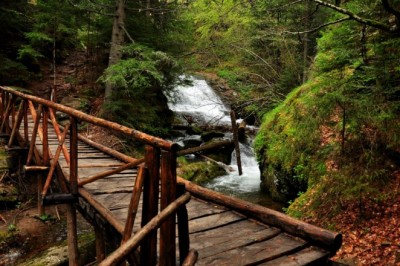 Каньонът на водопадите край Смолян