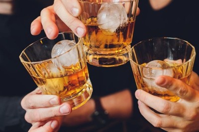 Колко точно е вреден алкохолът и защо пием